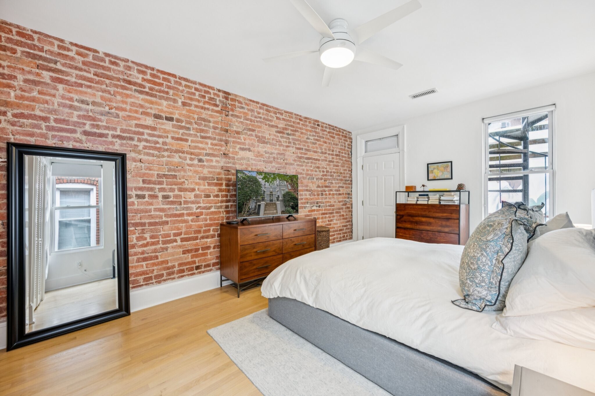 Building Photo - 2025 13th St NW