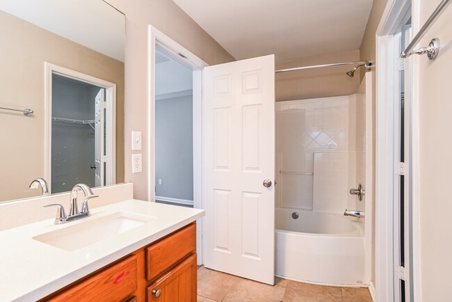 Building Photo - 10243 Hugue Way