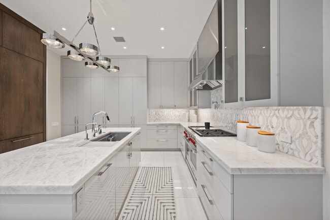 Building Photo - 7474 NE Bay Cove Ct