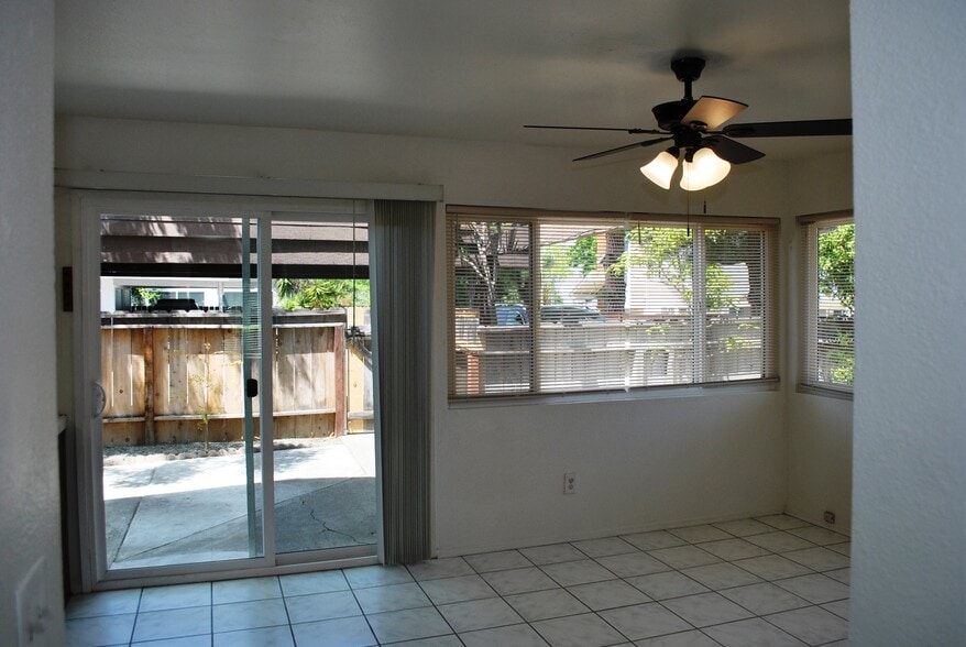 Building Photo - 10626 Escobar Dr