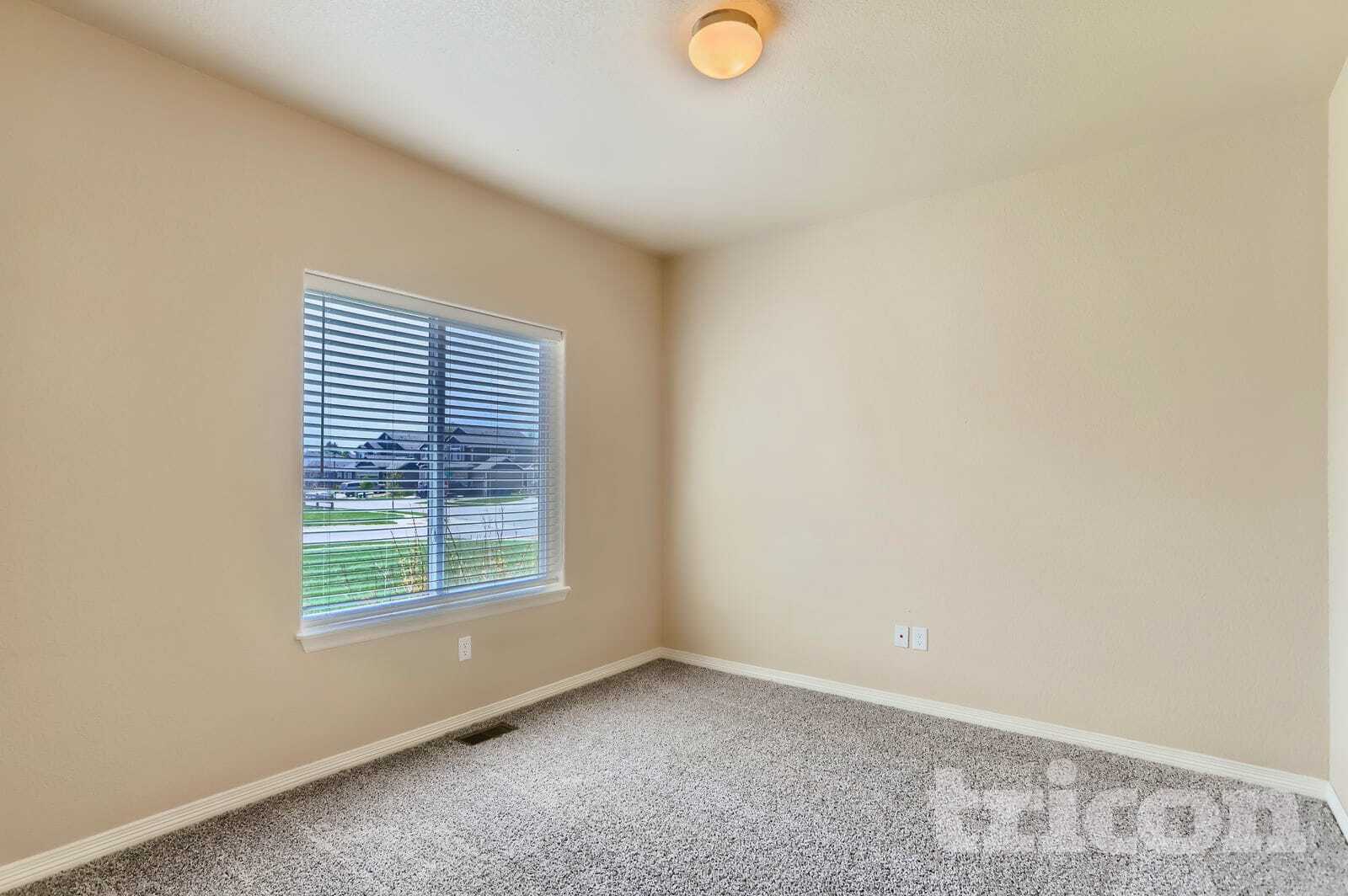 Building Photo - 688 Arches Ct