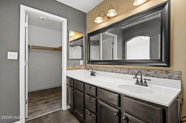 Building Photo - 636 Paseo Hermoso Dr