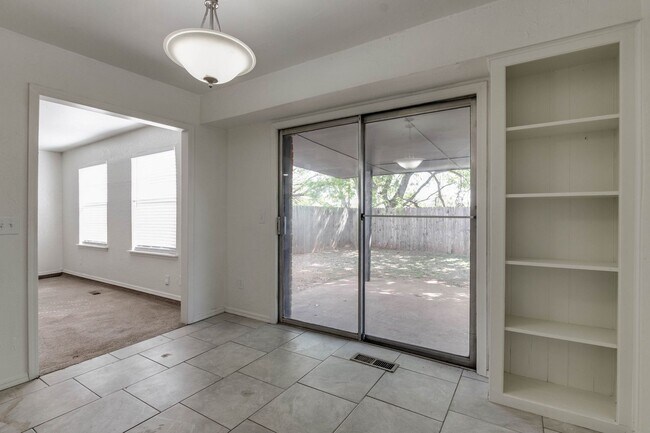 Building Photo - Three bed/2.5 bath in Harvest Hills