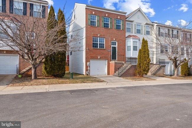 Building Photo - 8833 Hawthorne Ct