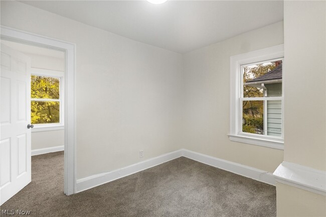 Building Photo - 12808 Beachwood Ave