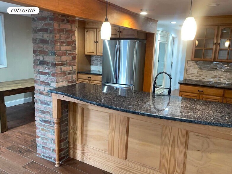 Building Photo - 332 Locust St