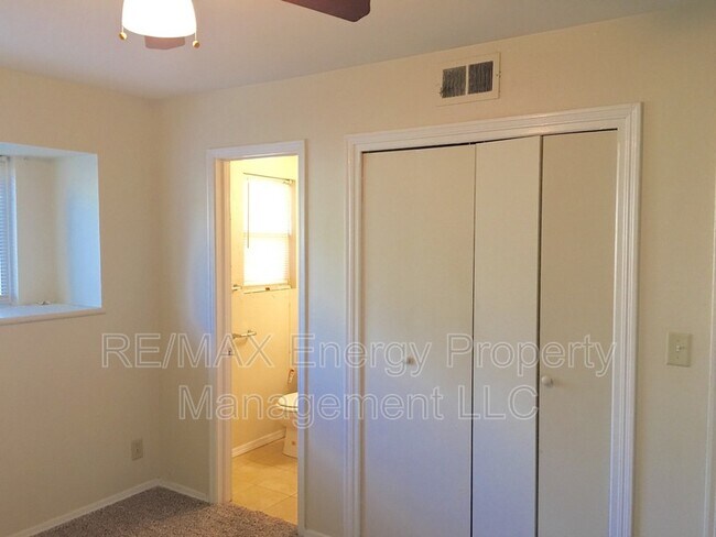 Building Photo - 5808 Rhode Island Ave