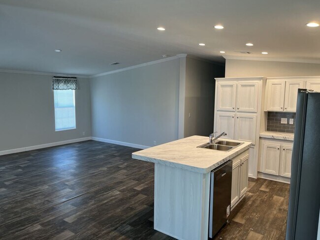 Building Photo - 349 Talbot St