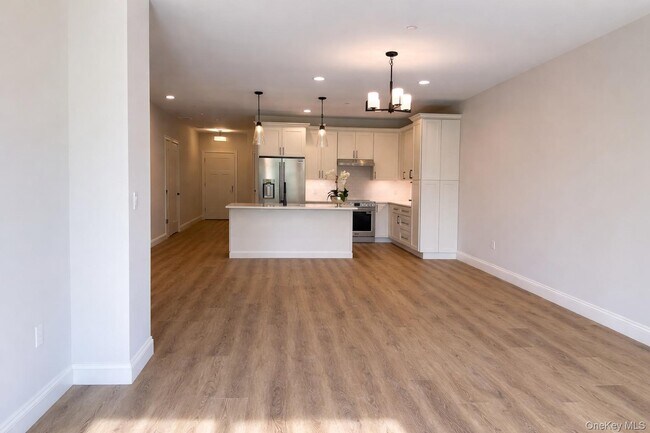 Building Photo - 903 Oakridge Cmns