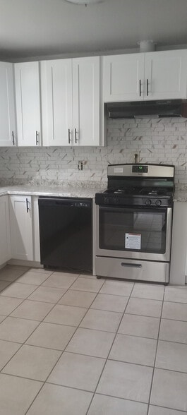 Building Photo - Room in House on Batiste Garden Cir