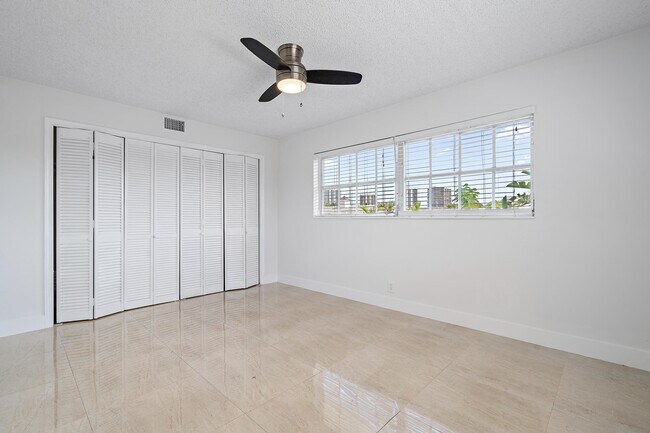 Building Photo - 148 Yacht Club Dr