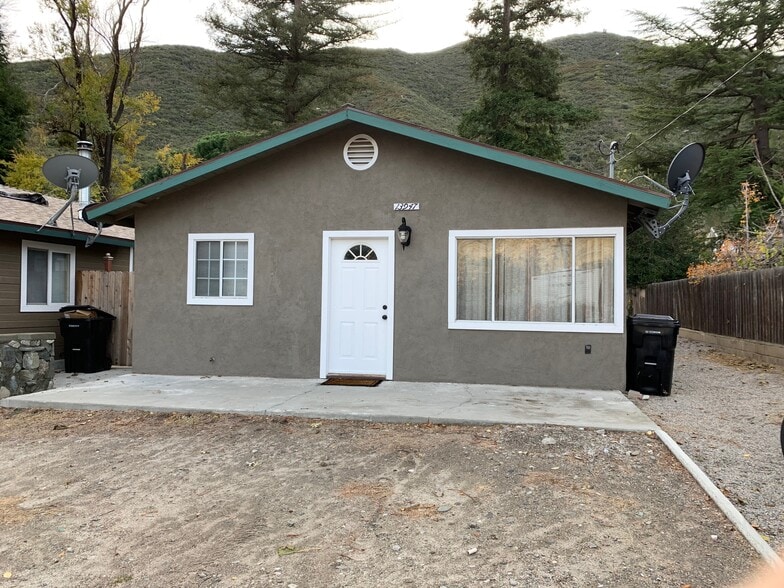 Primary Photo - 13947 Meadow Ln