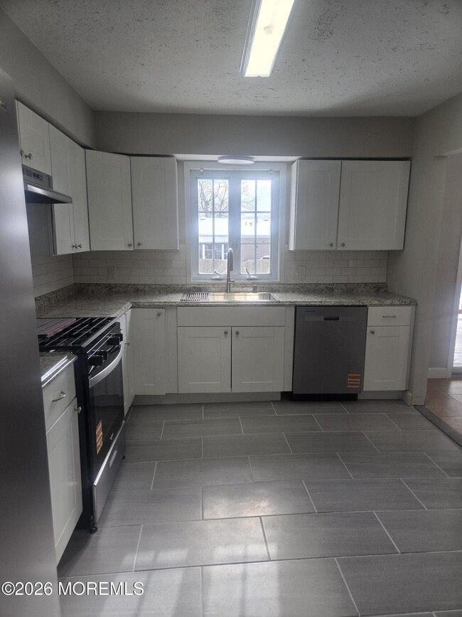 Building Photo - 361 Constitution Dr