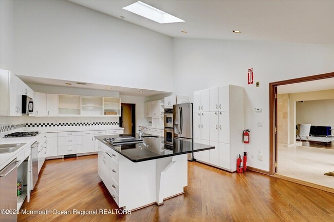 Building Photo - 84 Wickapecko Dr