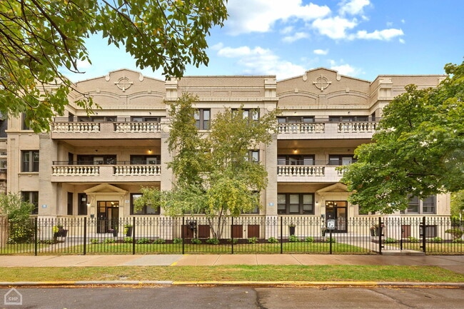 Building Photo - 4351 S King Dr