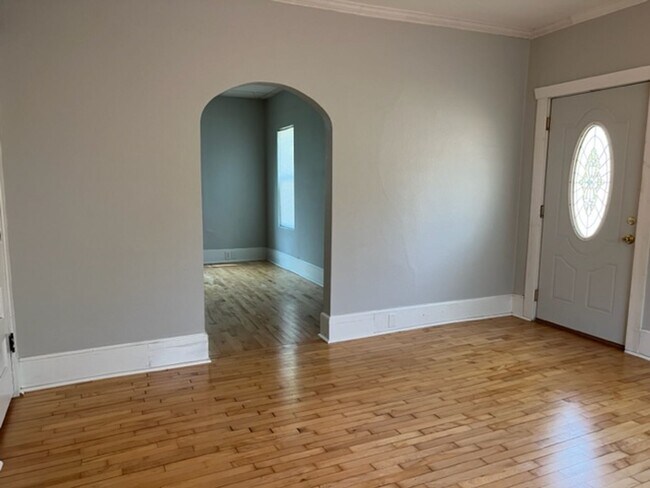 Building Photo - 339 5th St