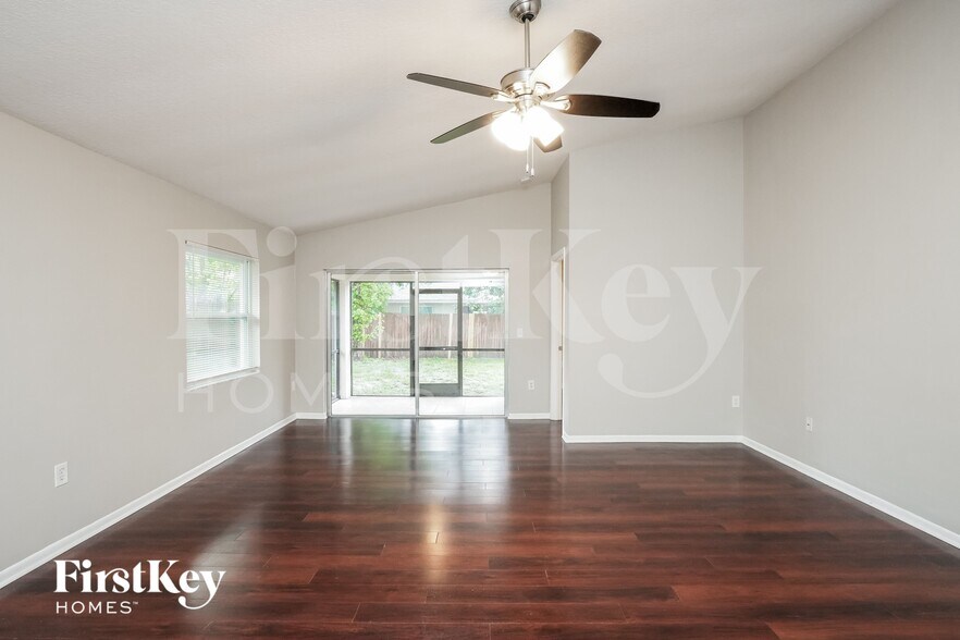 Building Photo - 10625 Wyndcliff Dr