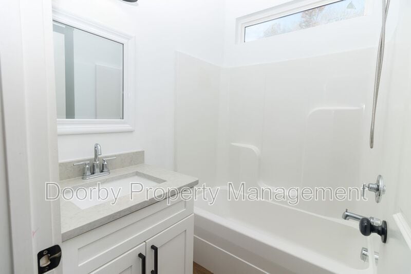 Building Photo - 3016 N Chamberlain Ave