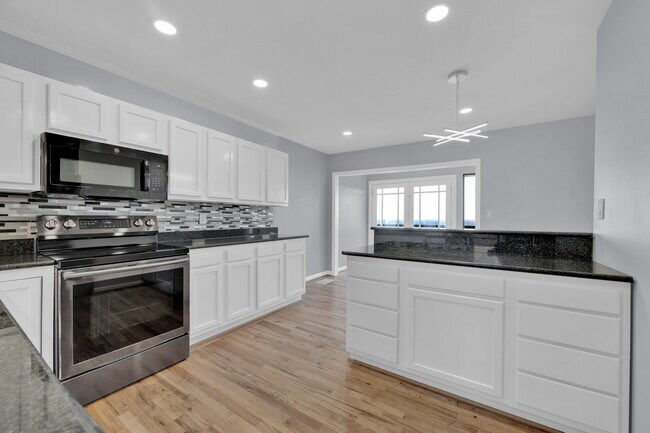 Building Photo - 294 Shades Crest Rd