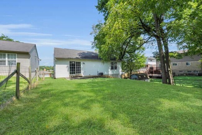 Building Photo - 5691 Victoryview Ln