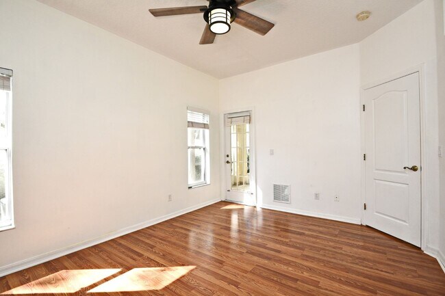 Building Photo - 692 Seabrook Ct