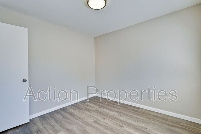 Building Photo - 297 Stonegate Cir