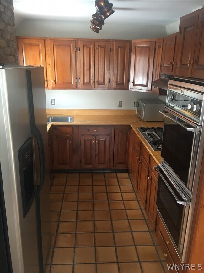 Building Photo - 419 Richmond Ave