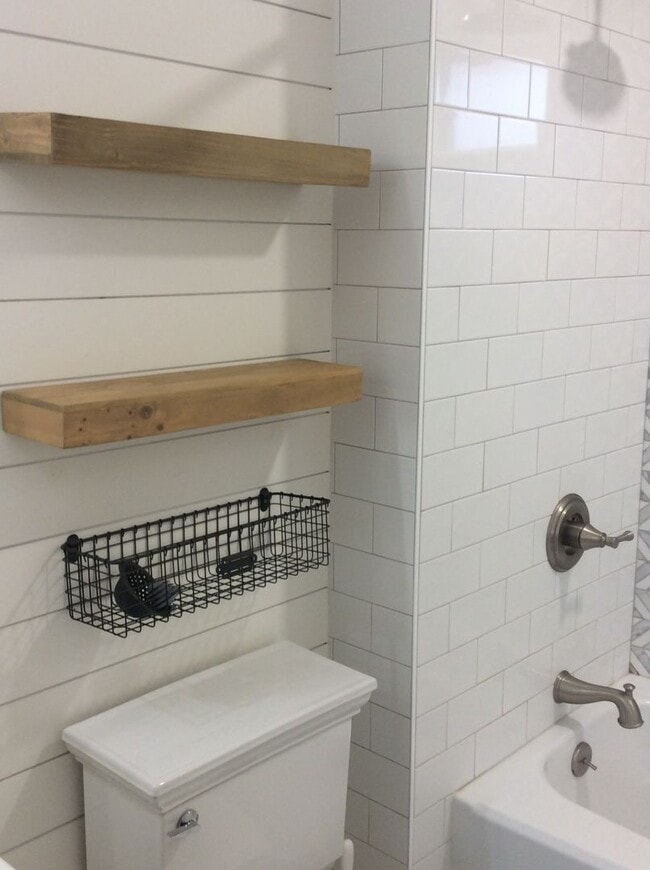 Building Photo - Browns Point Beauty! Spacious 2BDRM/1.75 BATH Home with Partial View of the Sound!