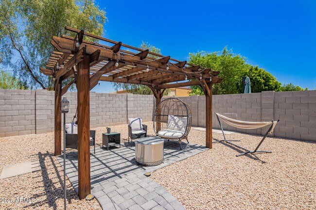 Building Photo - 2510 E Fawn Dr