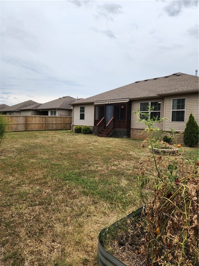 Building Photo - 705 Olivia Ln
