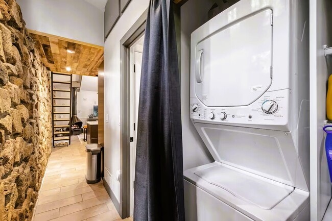 Building Photo - 1237 CO-103