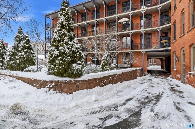 Building Photo - 1 Linden Pl