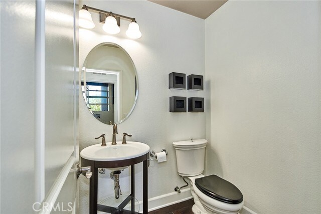 Building Photo - 15 Vantis Dr