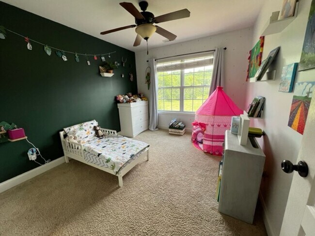 Building Photo - 849 E Accipiter Cir