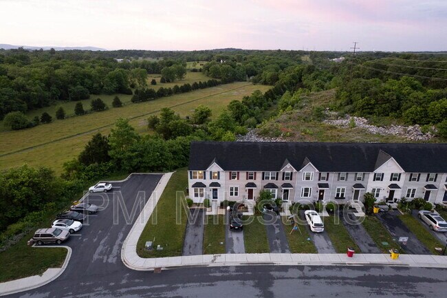 Building Photo - 367 Ontario Dr