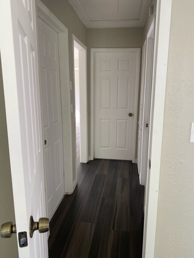 Building Photo - Beautiful Newly Remodeled Affordable Housi...