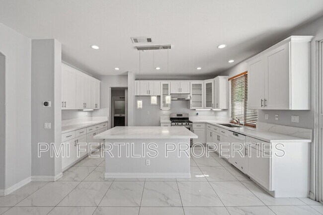 Building Photo - 7167 Elsa Ct