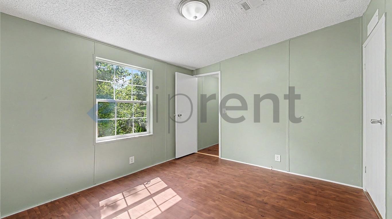Building Photo - Unit