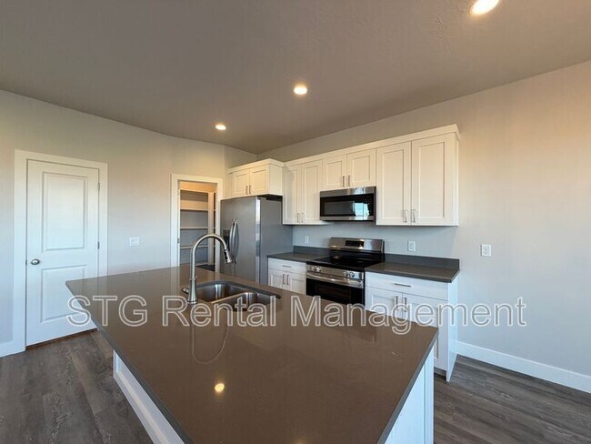 Building Photo - 1010 S 4380 W