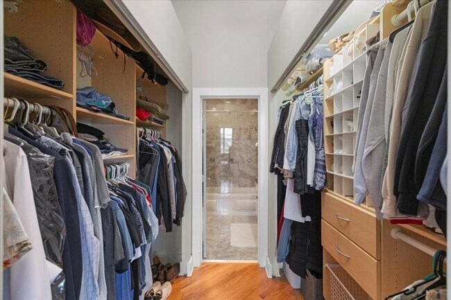 Building Photo - 2 bedroom in Chicago IL 60614