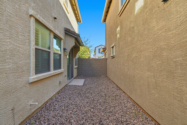 Building Photo - 1647 S 83rd Pl