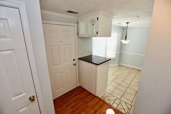 Building Photo - Upgraded Condo at Chic's beach!! Updated K...