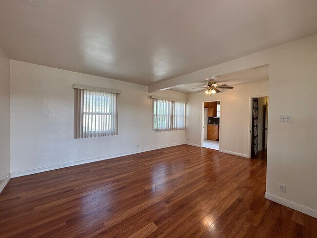 Building Photo - Glenoaks, 625-633 1/2