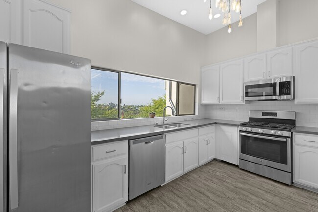 Building Photo - 5431 Mary Ln Dr