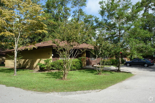 Building Photo - Millhopper Pines