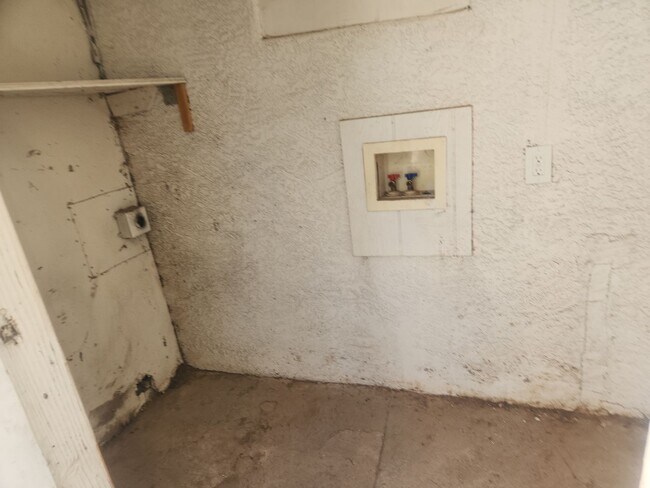Building Photo - Downtown 3 bedroom