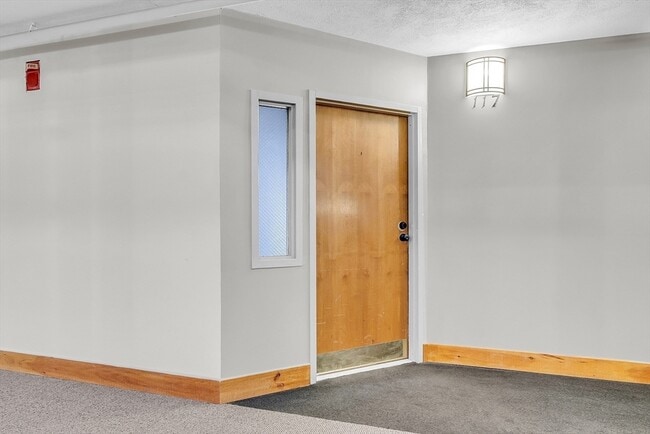 Building Photo - 200 Market St