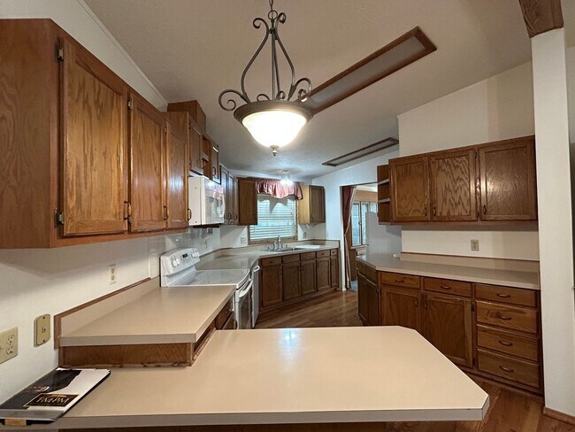 Building Photo - 8 Bass Ct