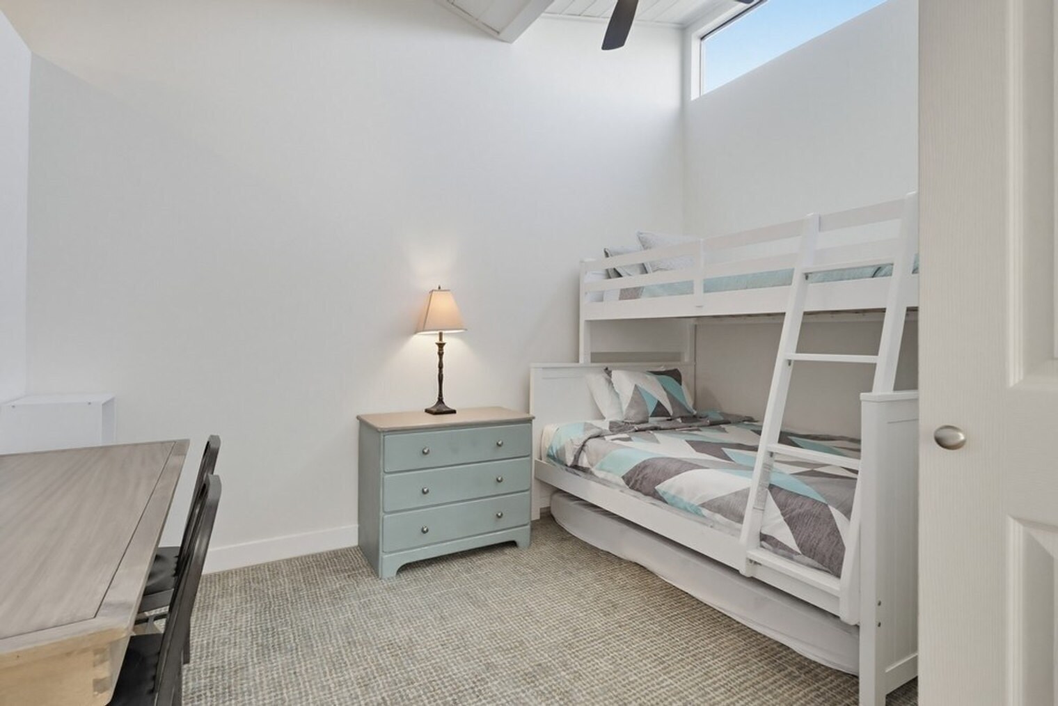 Building Photo - 521 S Sierra Ave