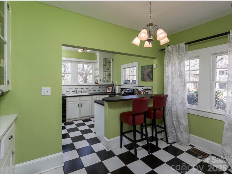 Primary Photo - 1100 Herrin Ave